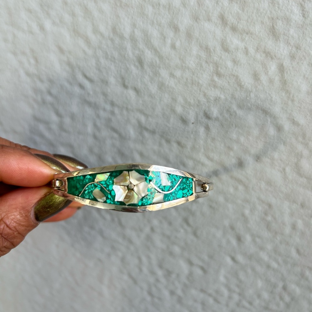 Elegant Green and Silver Women's‎ Bracelet